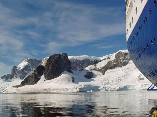 2006-02-Cuverville-Island_04