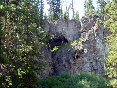 yellowstone-natural-bridge_01